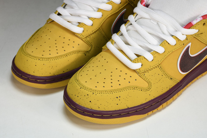 nike sb dunk low yellow lobster men